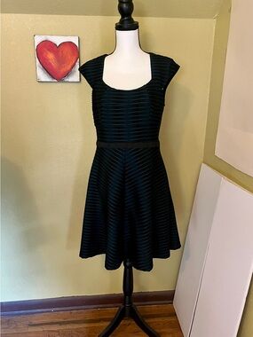 Betsey Johnson Black and Green Textured Fit-and-Flare Midi Dress